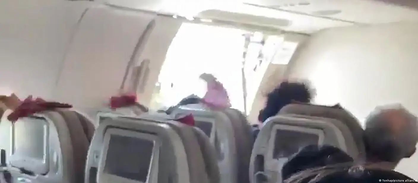 Shocking Video Shows Man Open Plane Door During Flight - Daily ...