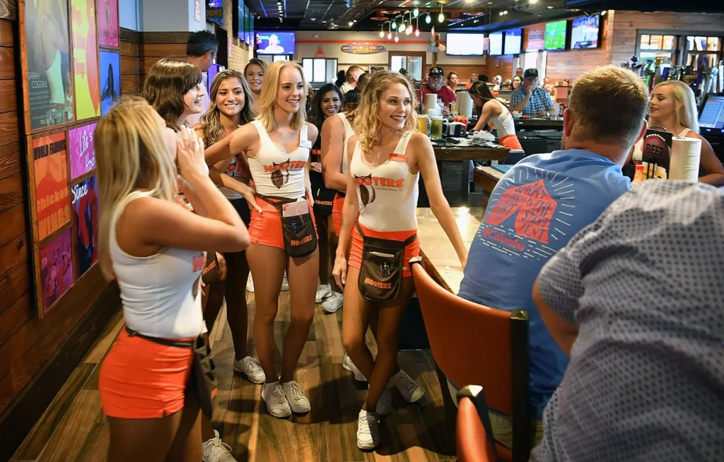 hooters chicken wing chain