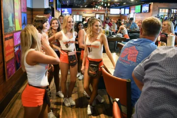 hooters chicken wing chain