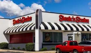 Burger Chain Takes Patriotic Action and Draws Big Praise